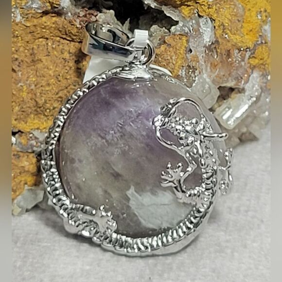 Mass Agate Dragon Sphere Pendant - Picture 3 of 13